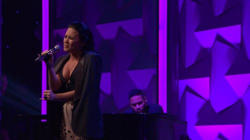 RT @LogoTV: .@ddlovato singing #StoneCold at #GlaadAwards is everything! ???? https://t.co/feK0PuBs8S