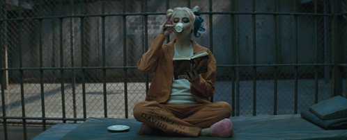 RT @VanityFair: New #SuicideSquad trailer has even more jokes than the first #MovieAwards https://t.co/bjS6mFB0SN https://t.co/78hFFnKkLk