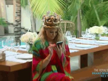 RT @itsohsokhloe: This is always me during your Twitter chats trying to watch #KUWTK @khloekardashian https://t.co/NKuWp8Wdyj
