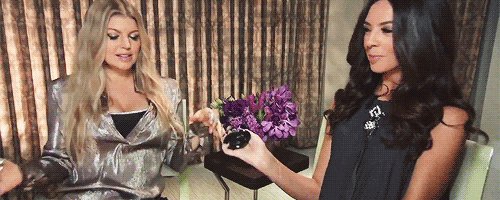 RT @TerriSeymour: #TBT ... apparently ladies THIS is how we should be applying our perfume! ???? #fergalicous @Fergie #ExtraTV https://t.co/AW…