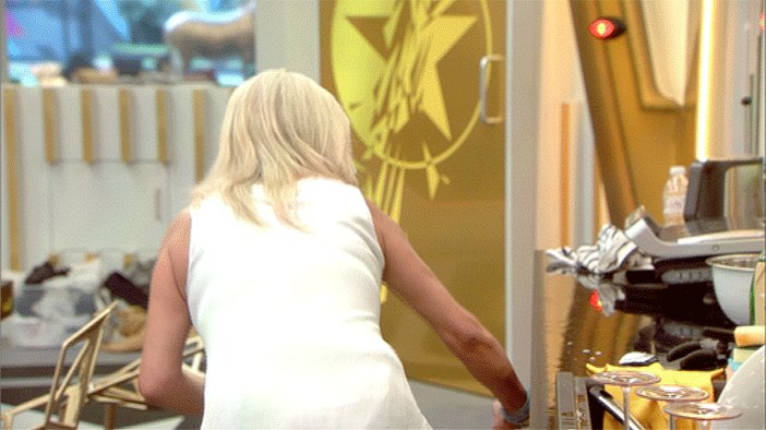 RT @bbuk: 6.42pm: The @SamFoxCom method of opening drawers: hit them hard until they open. #CBBLive https://t.co/Ri3kQeHMzr