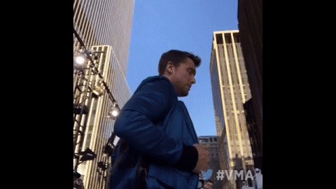 RT @MTV: We're live from the @VMAs red carpet with @Twitter 360. I'm looooving @LanceBass' #VMA look. https://t.co/ywBJxQAIrz