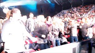 What I like most about concerts is to see you having so much fun. Do any fans see themselves here? #Tour2016 https://t.co/o3P2nCnt9N