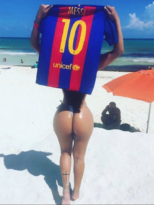 RT @Adrenalina_Exc: Miss Bumbum lanza petición a #Messi https://t.co/tn9BigxpWd https://t.co/cZb1HACmdH