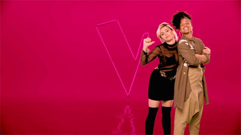watch me and big sis @aliciakeys tonight on @nbcthevoice at 8/7c #turnupteammiley #voicepremiere https://t.co/TOwywvF5Ht