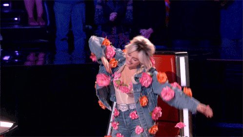 It's time!!! @nbcthevoice starts now on NBC #voicepremiere #turnupteammiley https://t.co/0dzhTRzrUG