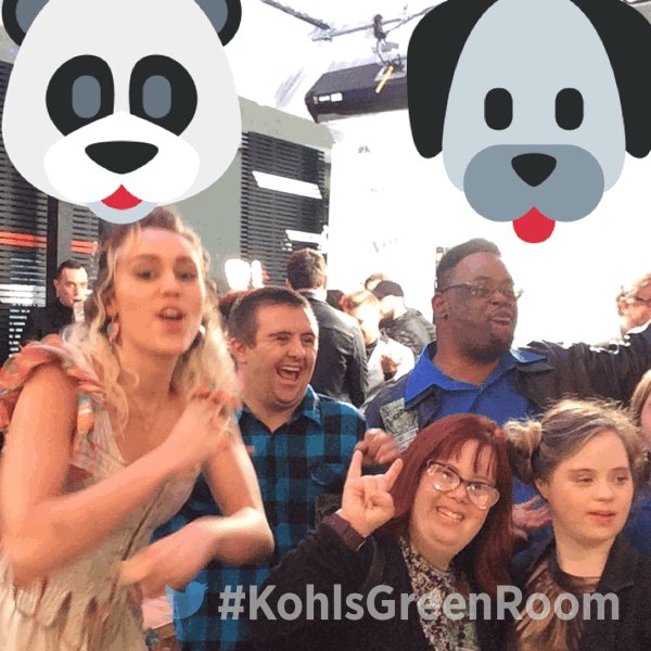 RT @NBCTheVoice: Look who's having a ???????????? in the #KohlsGreenRoom RN. ???? https://t.co/BhQcH3dsFv