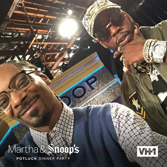 RT @VH1: Guess who's whipping up something in the kitchen? #MathaAndSnoop https://t.co/OXX1JEFF67