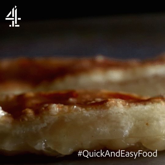 The first recipe has DOUBLE crackling… yay or nay?! 

#QuickAndEasyFood https://t.co/OKj92jQW8l