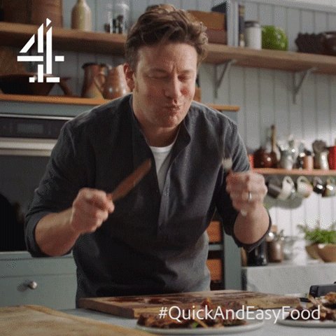 Show us your Friday dance in a gif… 

#FridayFeeling #QuickAndEasyFood https://t.co/vVzUxzAb8Y