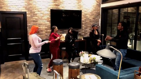 RT @BraxtonFValues: Dance break! @tonibraxton @TamarBraxtonHer @TraciBraxton @TrinaBraxton ???????? #BFV https://t.co/fvBA0FuhaL