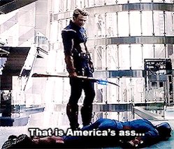 Happy birthday to America's ass. The world's a better place, and I owe you a kiss on the cheek! @ChrisEvans https://t.co/iCFRSu0DIH