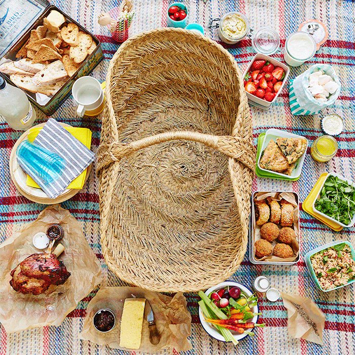 How do you do a picnic properly? Here are our top 4 ways ☀️????#NationalPicnicWeek https://t.co/AvI0jbQWlo https://t.co/nPZjyhZwoM