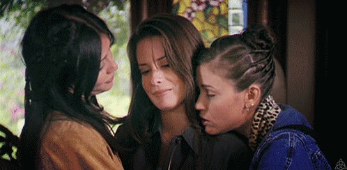 RT @MarlowNYC: .@Alyssa_Milano tells all about the CHARMED reboot: https://t.co/0J22DNLYT1 #Charmed https://t.co/AWE0W0Gn7S