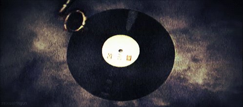 よってらっしゃい、みってらっしゃい、闇芝居のじかんだよ。 よってらっしゃい、みってらっしゃい、闇芝居のじかんだよ。