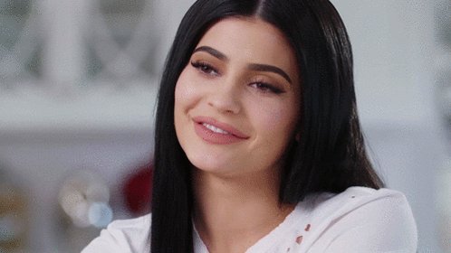 RT @LifeofKylieonE: We love to see @kyliejenner smiling. ???? #LifeofKylie https://t.co/X5OtuicOjz