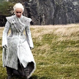 Daenerys Targaryen has her outerwear game on lock: https://t.co/u4hbQS1s5J...