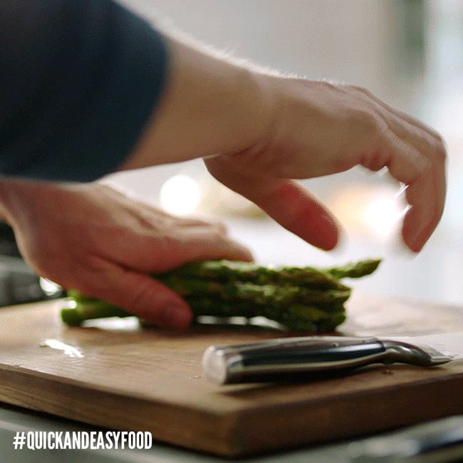 Asparagus tips. The best form of vegetable advice. #QuickAndEasyFood https://t.co/3qzfDmo3fP