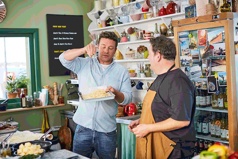 Love at first bite... ???? @JohnnyVegasReal on tomorrow's #FridayNightFeast, @Channel4 8pm. https://t.co/kKWTRGONAC