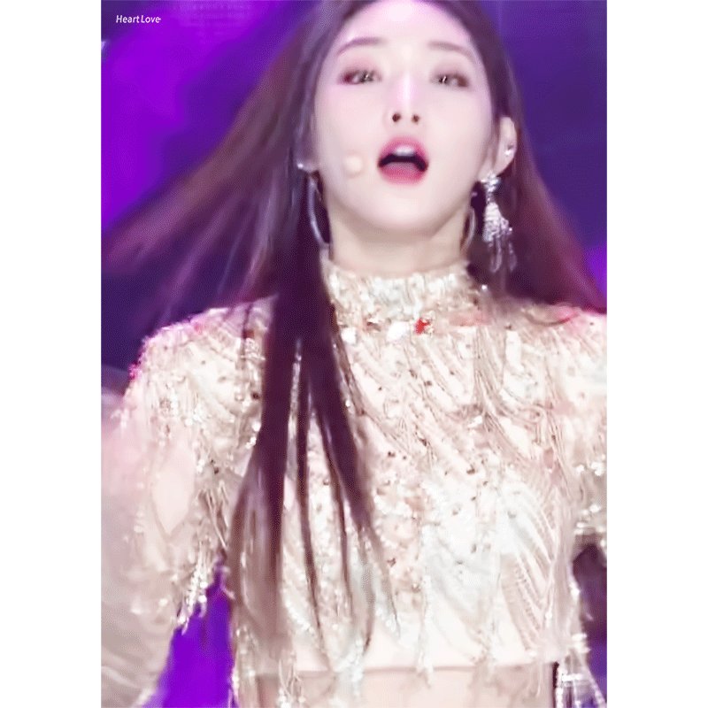 청하 CHUNGHA 신인상 롤러코스터 서가대 워너원 무대 HL_gif