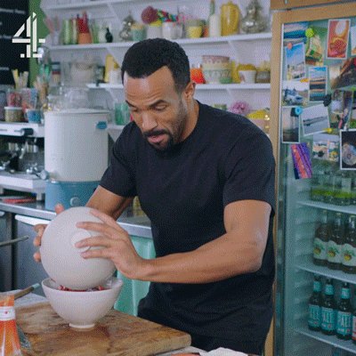 Remember, @CraigDavid. 6 of 1 thing (uh). Half a dozen of another. Can’t be messing ‘round. #FridayNightFeast https://t.co/h2q26L9NZc