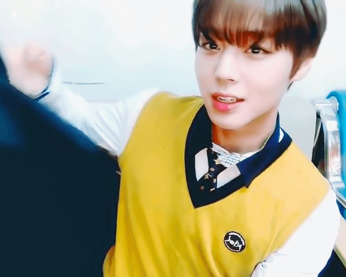 졸업 축하해 축하드려요 박지훈 분쏘단 고등학교 더보이즈 Royal_529