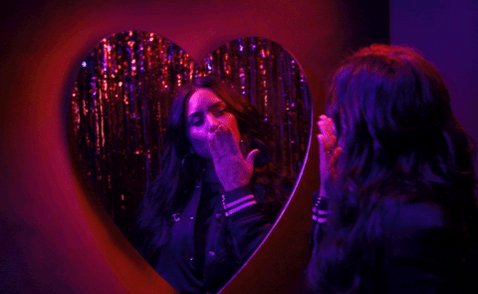 RT @baileyaleece: Mood... #TellMeYouLoveMYGIFS @ddlovato https://t.co/CZWQ7QkCHd