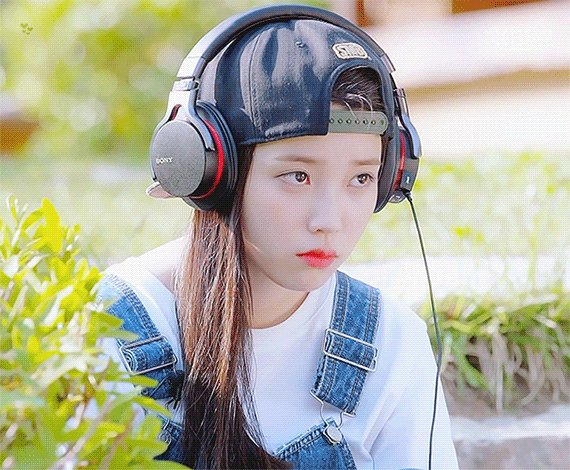 아이유 아저씨 인터뷰 이지안 없음 여성 분이 iuS2cap