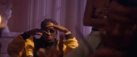 RT @kcamp: she wouldn't wanna turn her back on this ???? https://t.co/Ih1pbejxYC