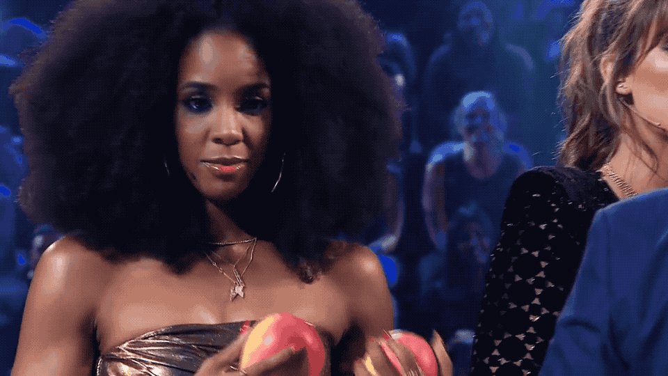 These mangos were actually delicious. My favourite fruit! #TheVoiceAU https://t.co/jnxO54KX01