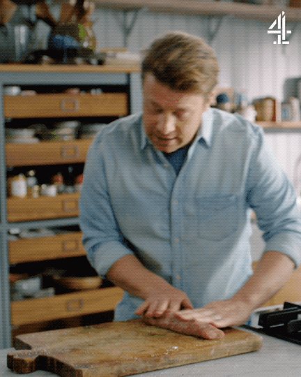 2 recipes down. 2 to go. Jamie’s on a roll… #QuickAndEasyFood https://t.co/II0KbgM7QZ