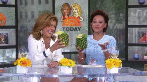 RT @klgandhoda: Celebrating #NationalPinappleDay with pineapple cocktails! ???? https://t.co/oKJTcq0hEx