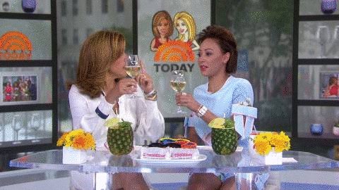 RT @klgandhoda: Cheers to #WinesdayWednesday! ???? https://t.co/jSIAXv9XJ5