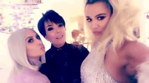 RT @AsyaKardashian: #HappyBirthdayKhloé ❤️ https://t.co/e4bAMvfpzL