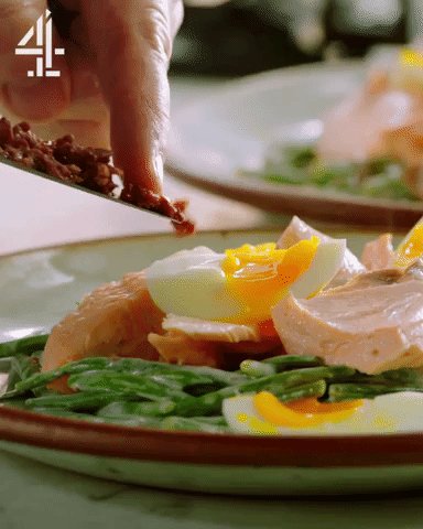 Flake the salmon over the coated green beans, arrange the eggs on top & dot over remaining chopped olives. ???? https://t.co/xtizSm9tep