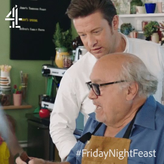 When it comes to making pasta, don’t mess with @DannyDeVito… ???? 

#FridayNightFeast https://t.co/3yOcEiSAry