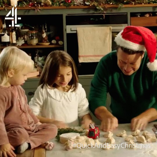 Who’s quicker at rolling dough? Petal or Jamie? 

#QuickAndEasyChristmas https://t.co/elvjOllYAY