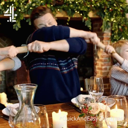 All for the paper crown... ???? #QuickAndEasyChristmas https://t.co/3T2He0YrTm