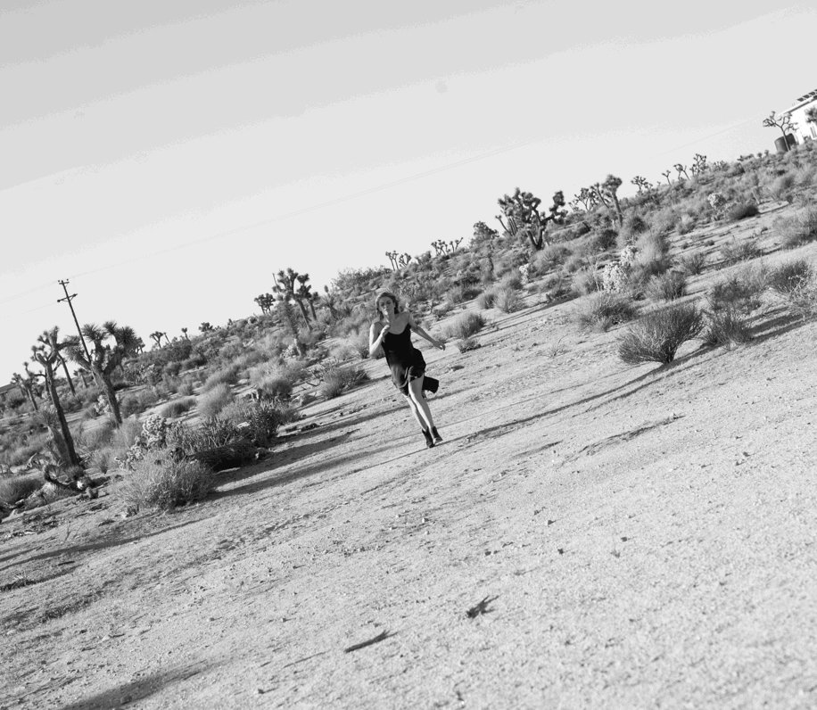 Running toward 2019 like.... #happynewyear #happy2019 #2019 #letsdothis @SaraHertelPhoto https://t.co/4SYrDEa3nO