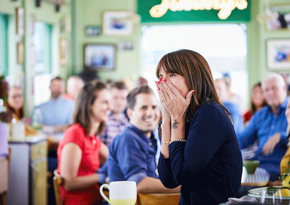 ⭐️ National treasure @ThisisDavina joins us on the pier in 1 HOUR! ⭐️ 

#FridayNightFeast @Channel4 8pm https://t.co/cXmLtRxWwK