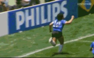 #マラドーナ が・・・小学生のときサッカーの話といえばキャプテン翼かマラドーナだった。W杯での5人抜きや神の手ゴールが代 #マラドーナ が・・・小学生のときサッカーの話といえばキャプテン翼かマラドーナだった。W杯での5人抜きや神の手ゴールが代