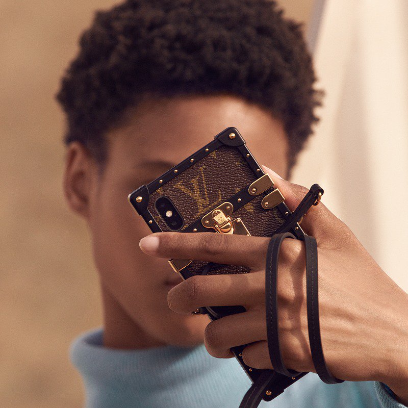 CAPA LOUIS VUITTON EYE TRUNK PARA IPHONE