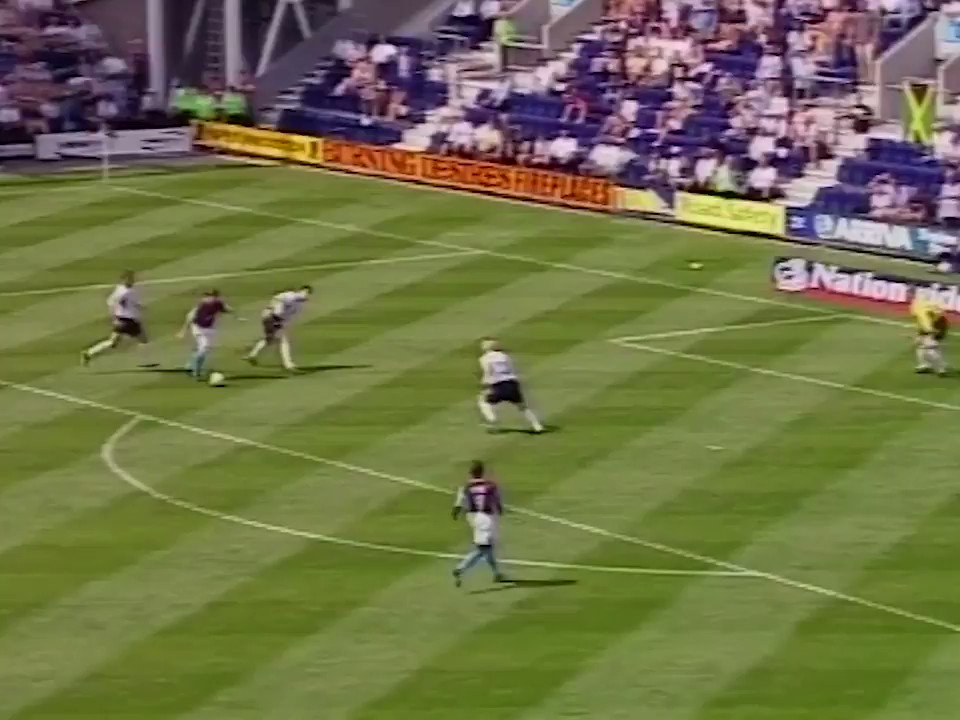 Happy birthday to our former striker David Connolly  