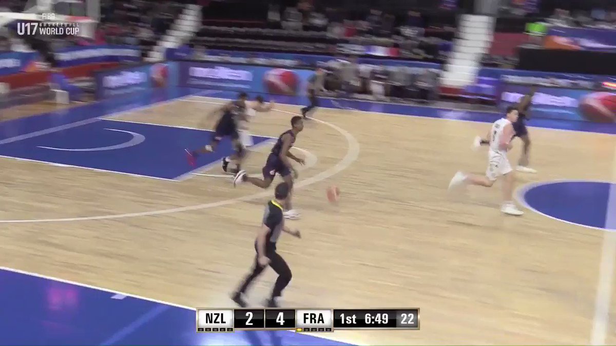 🇫🇷 Maledon gets creative for the assist 💪  📺 go.fiba.basketball/WatchFIBAU17 #FIBAU17 @ffbasketball https://t.co/LiycQhOvFl