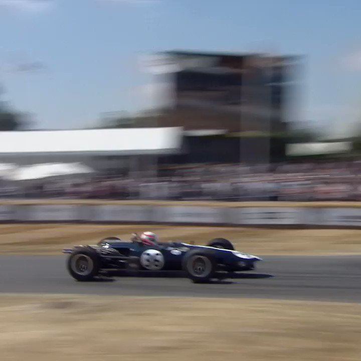 No pressure. Can you imaging plunging that masterpiece into the straw bales or spreading it down the flint wall 😱. What a privilege to drive Dan’s Eagle, without doubt a contender for ‘most beautiful racing car of all time’