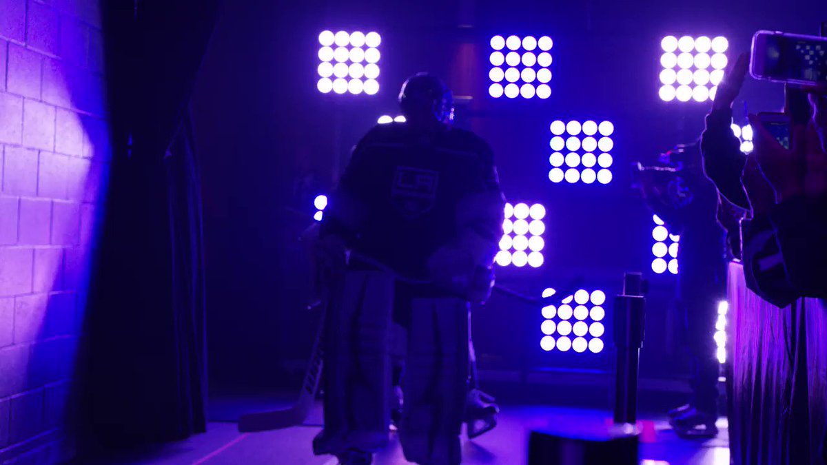 The countdown to LA Kings hockey is on.  Get your tickets NOW > LAKings.com/SingleGameTix https://t.co/rC1Ok9ogds