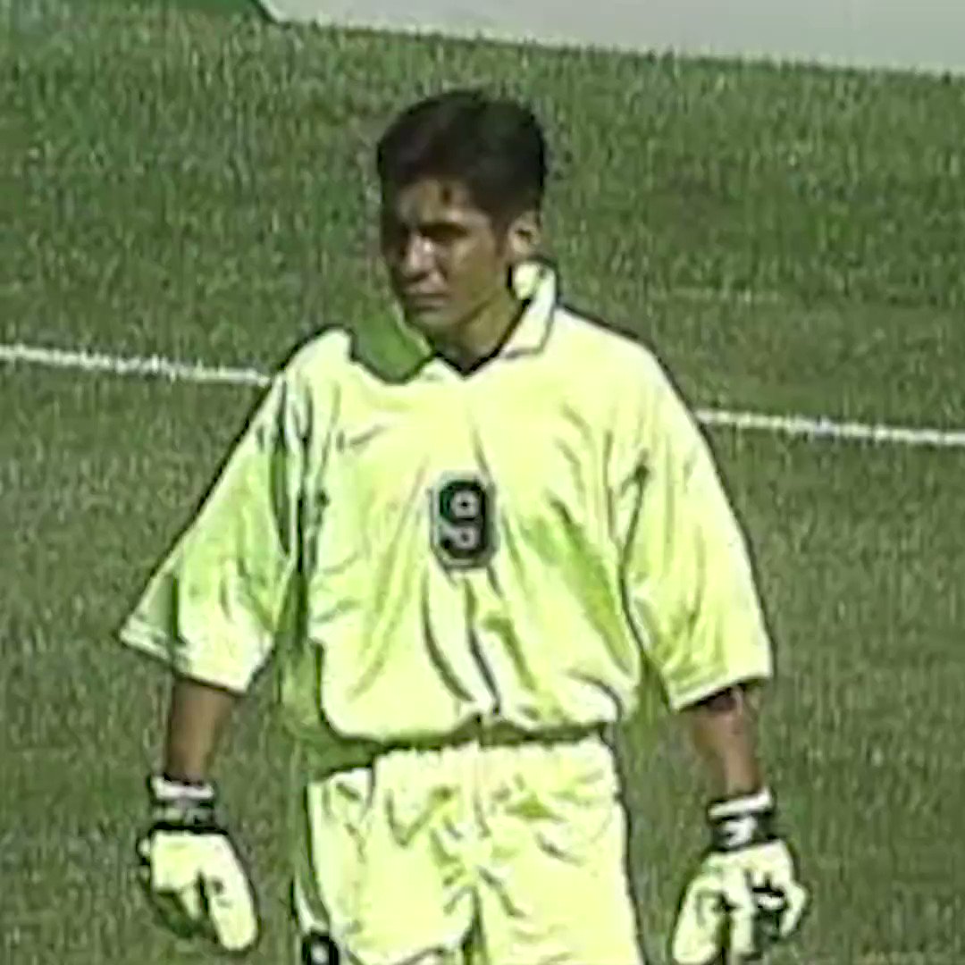  Happy Birthday to a legend  Jorge Campos (via 