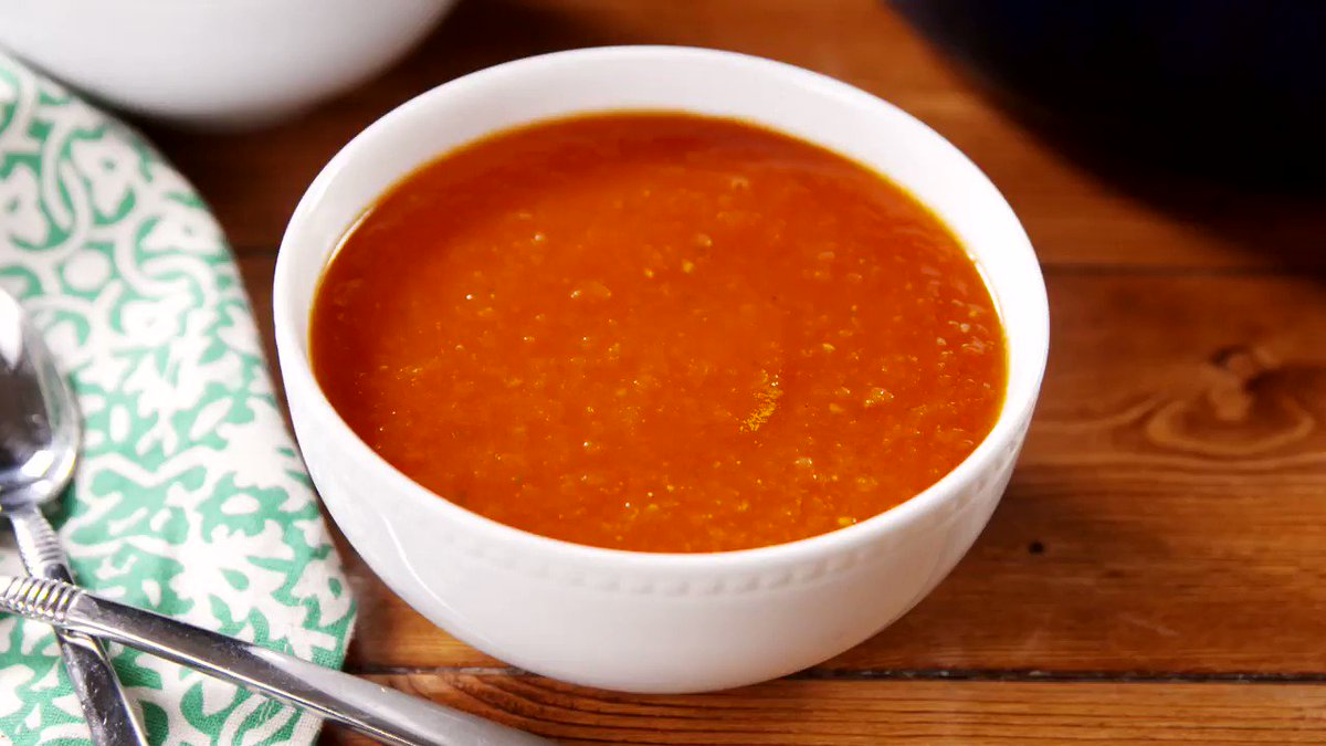 Tomato soup with strachettela. Chicken soup restaurant. Lentil sofa soup. Coffee is bean soup. суп тападо.