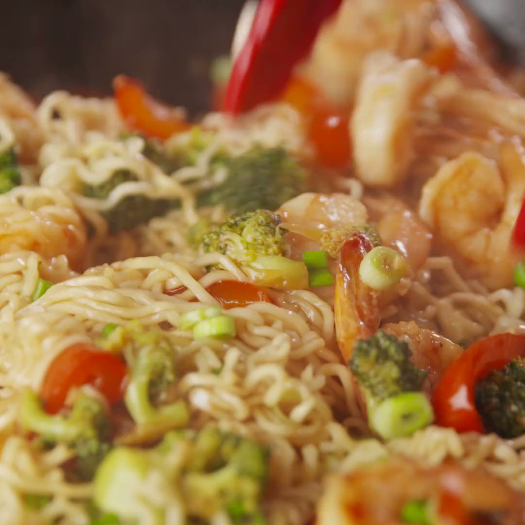 How to make garlicky shrimp ramen - full recipe: dlsh.it/5NyK8ve https://t.co/DpS8TK7kN0