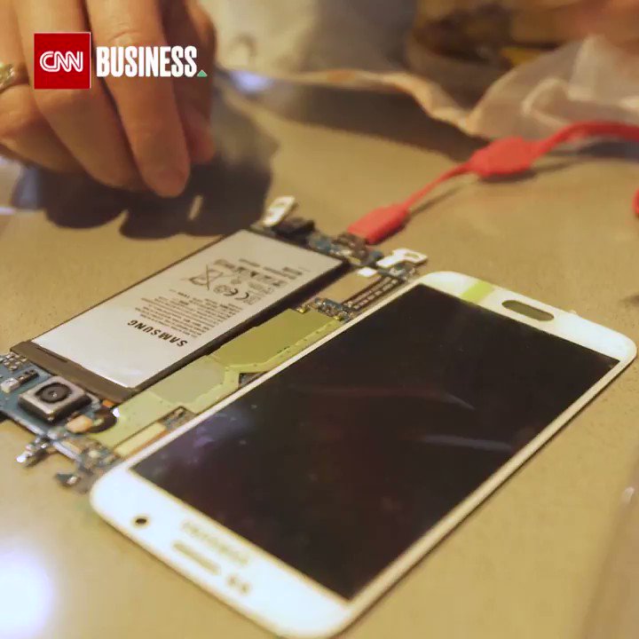 Vendors in this Chinese market can build a smartphone from scratch in a couple of hours.
Shenzhen produces most of the world's consumer electronics -- and the Huaqiangbei district is its innovation epicenter: https://cnn.it/2DXrAujΒ